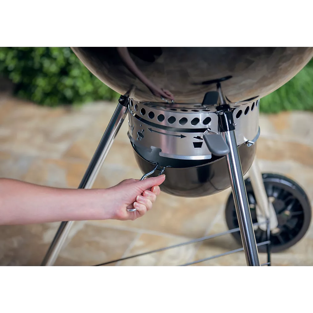 Barbecue charbon WEBER master-touch GBS premium E-5775 black sur pied 57 cm – Image 4